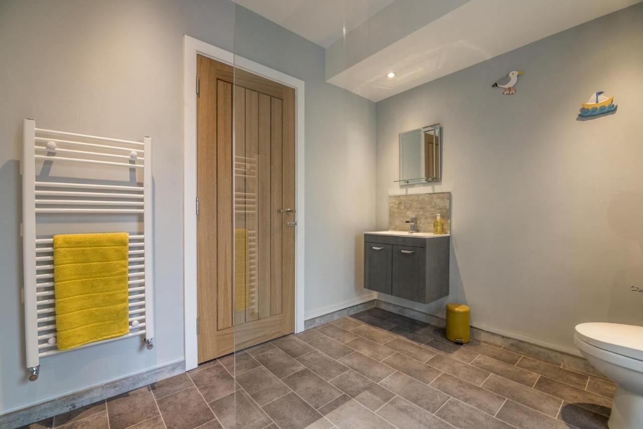 Tipyn O Haul - 1 Bedroom Apartment - Tenby Exteriör bild